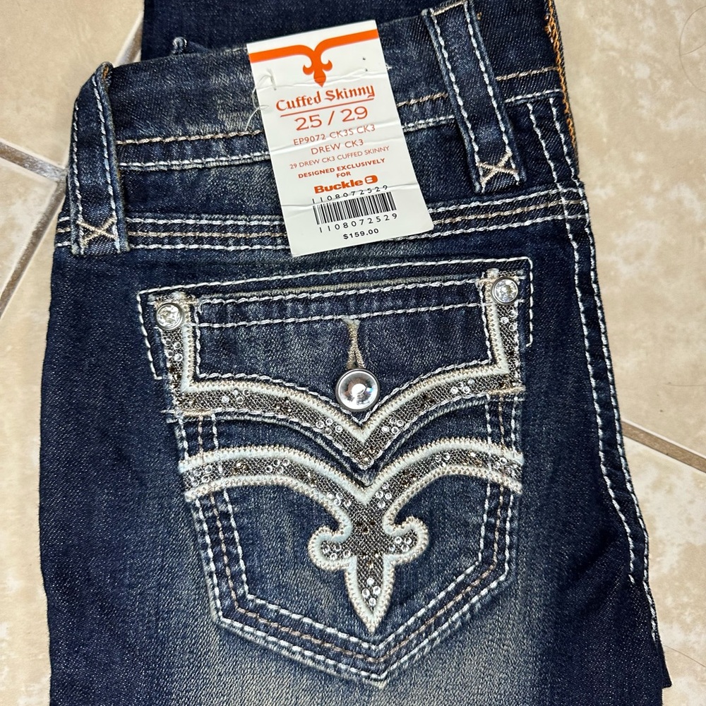 ✨ NWT Rock Revival Cuffed Skinny Jeans Size 25 W 29 L SO CUTE!! ✨